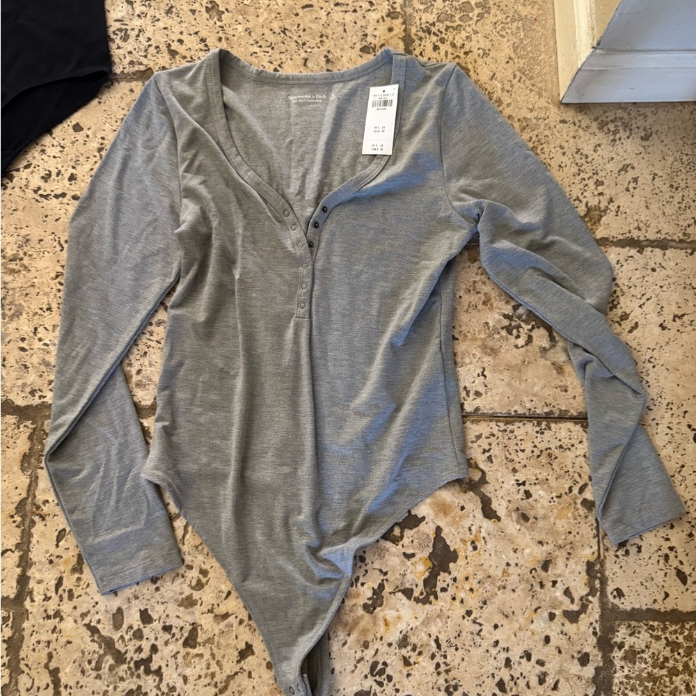 Abercrombie & Fitch 4 bodysuits